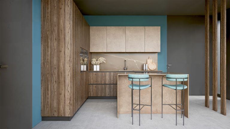Cuisine moderne avec bar et chaises.